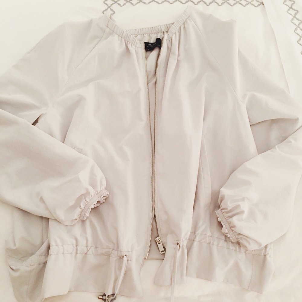 Loose white/grayish stylish jacket